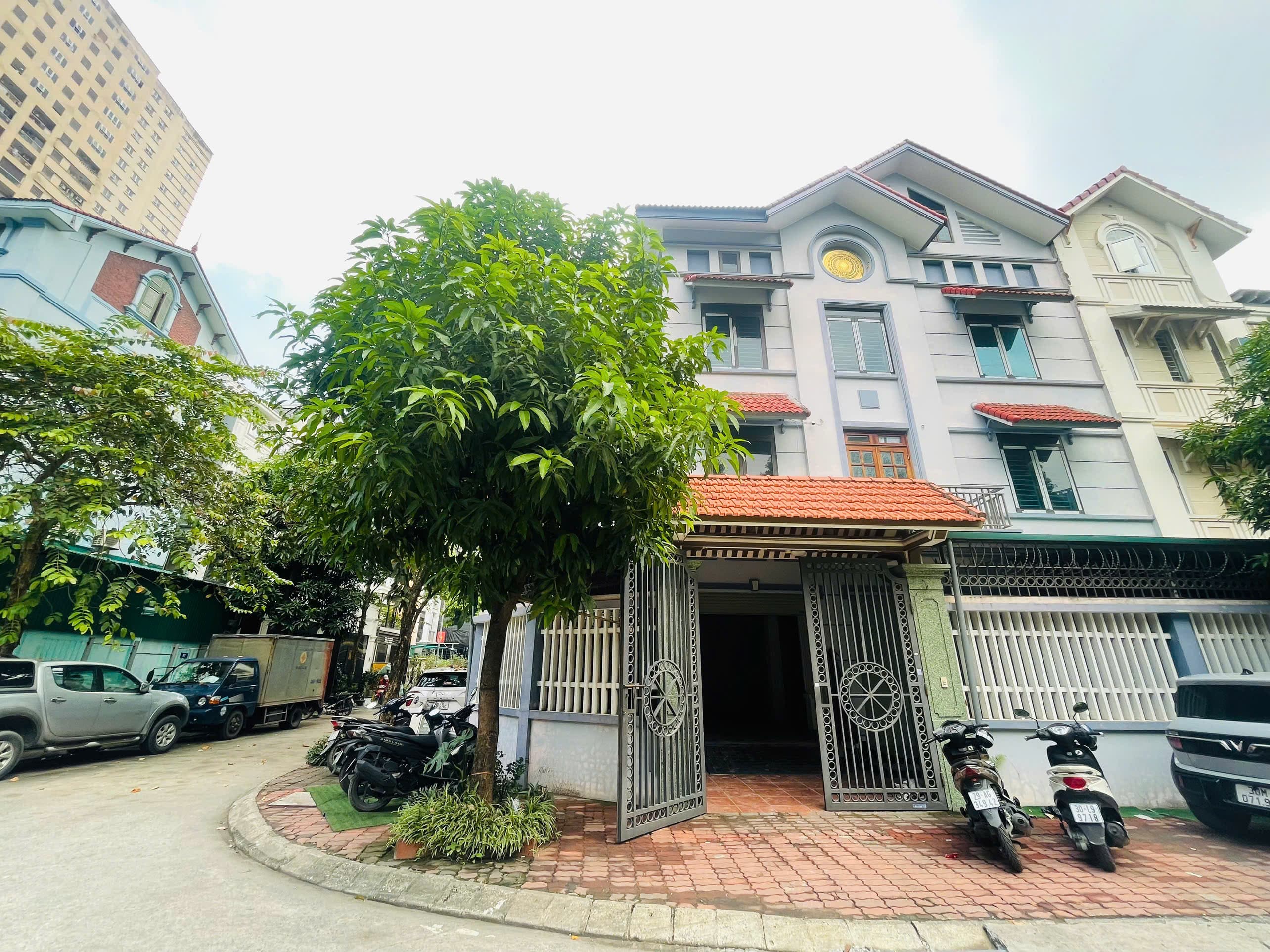 CHO THUÊ BIỆT THỰ LIỀN KỀ INTRACOM – 66 TRUNG VĂN, LÔ GÓC 2 MẶT THOÁNG. LH:0921209888